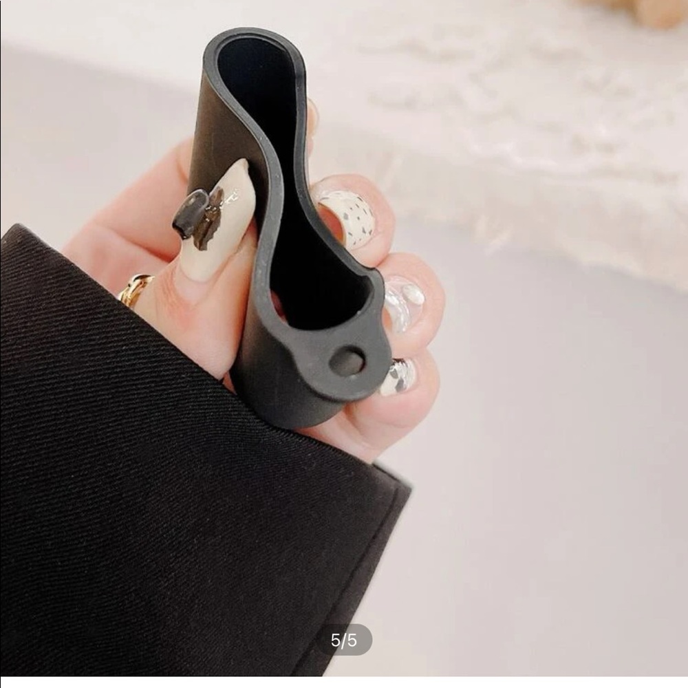 AirPods Case “Don’t Touch My Pods” - Picture 4 of 4
